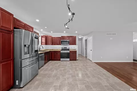 334 E Durant St, Walcott, IA 52773 photo 8