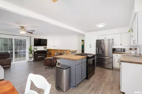 32 Park Ave, Park View, IA 52748 photo 11