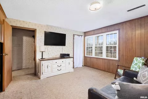 32 Park Ave, Park View, IA 52748 photo 21