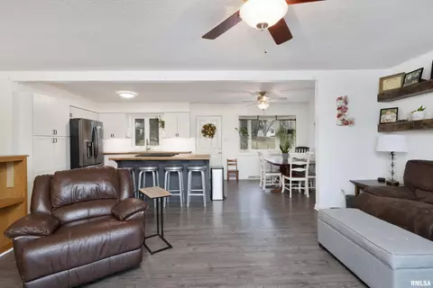 32 Park Ave, Park View, IA 52748 photo 8