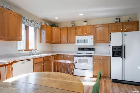 735 Crestwood Dr, Marion, IL 62959 photo 24