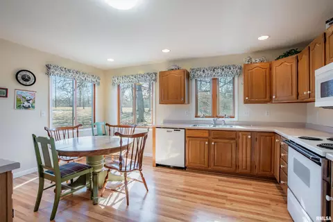 735 Crestwood Dr, Marion, IL 62959 photo 22