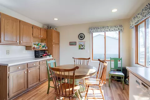 735 Crestwood Dr, Marion, IL 62959 photo 23