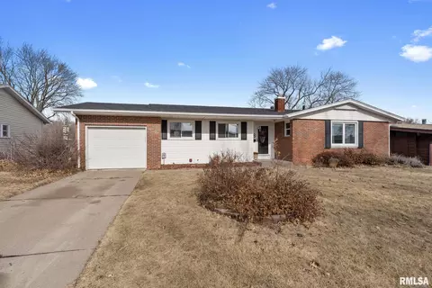 518 W 44th St, Davenport, IA 52806