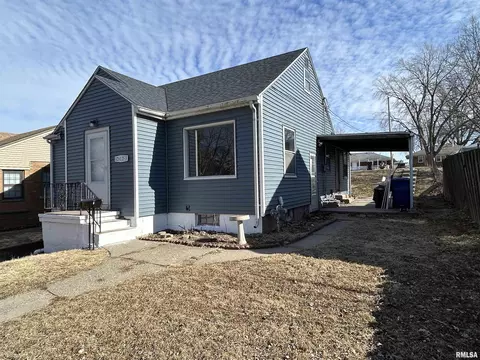 2123 Warren St, Davenport, IA 52804