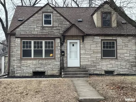12 Blackhawk Hills Dr, Rock Island, IL 61201