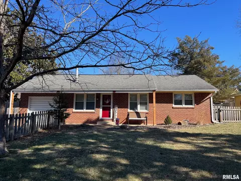 403 S Dixon Ave, Carbondale, IL 62901
