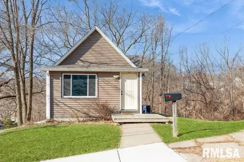 1012 Arlington Ave, Davenport, IA 52803