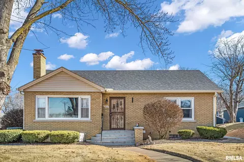 2511 Gaines St, Davenport, IA 52804