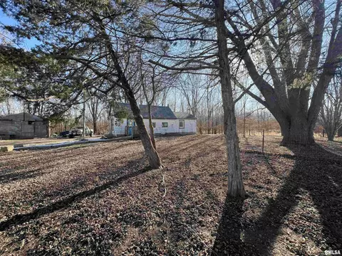 10285 River Camp Rd, Donahue, IA 52746
