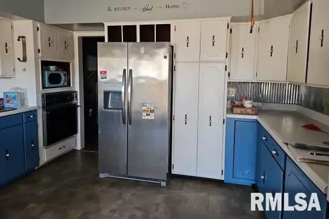1020 State St, Eldorado, IL 62930 photo 9