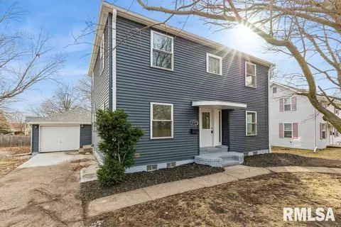 1717 N 3rd St, Clinton, IA 52732