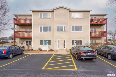 2413 W 54th St, Davenport, IA 52806