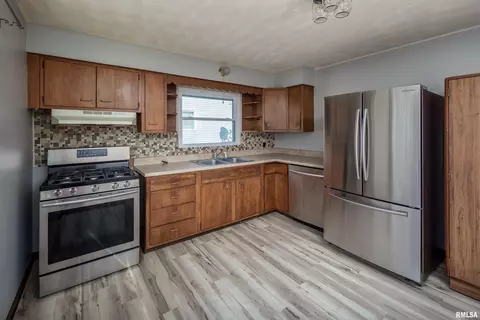 206 Cliff Dr, Silvis, IL 61282 photo 7