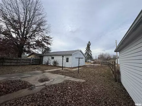 510 E 9th St, Kewanee, IL 61443 photo 4