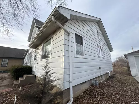 510 E 9th St, Kewanee, IL 61443 photo 2