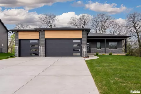6768 Saint Marie Ct, Bettendorf, IA 52722