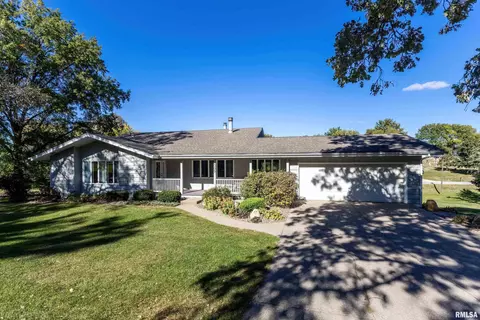 309 S Pioneer Dr, Long Grove, IA 52756