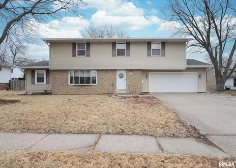 314 Westerfield Rd, Davenport, IA 52806