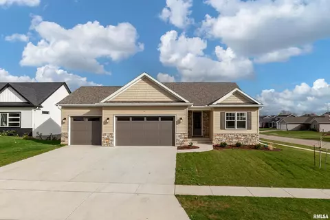 6105 Christie Ct, Davenport, IA 52807