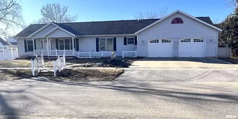 205 N Jefferson St, Wyoming, IA 52362