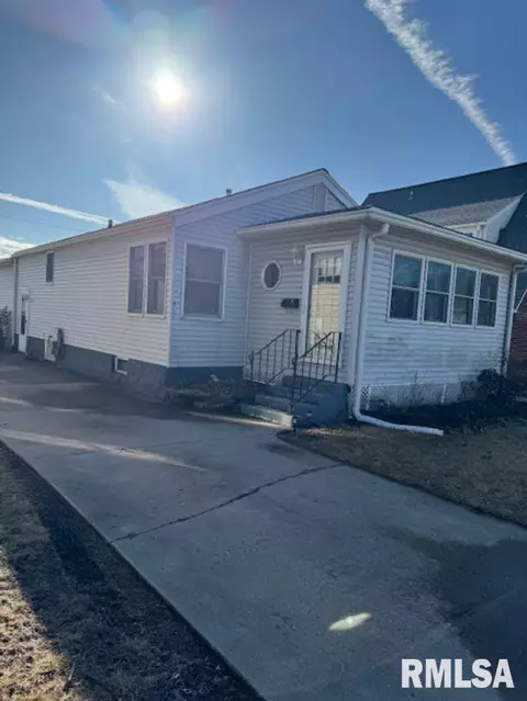 317 7th Ave N, Clinton, IA 52732