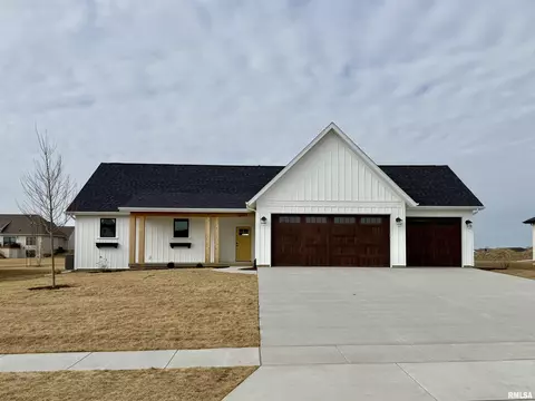 5160 Pinecreek Ln, Bettendorf, IA 52722