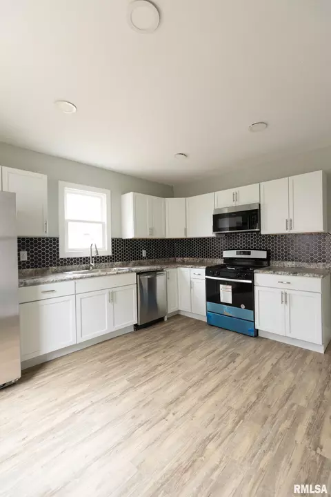 1109 26th St, Moline, IL 61265 photo 10