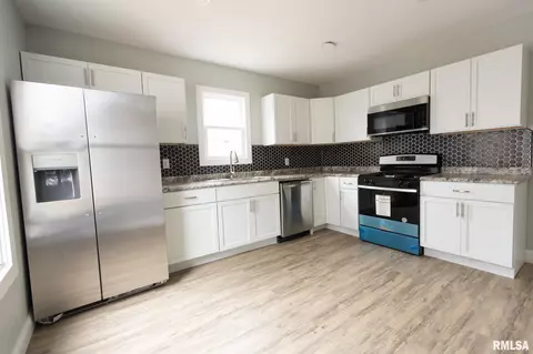 1109 26th St, Moline, IL 61265 photo 9