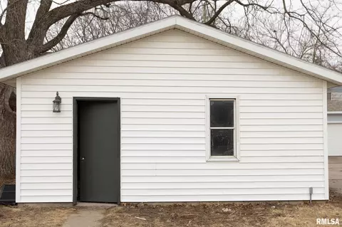 1109 26th St, Moline, IL 61265 photo 4
