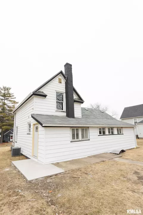 1109 26th St, Moline, IL 61265 photo 7