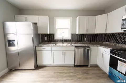 1109 26th St, Moline, IL 61265 photo 8