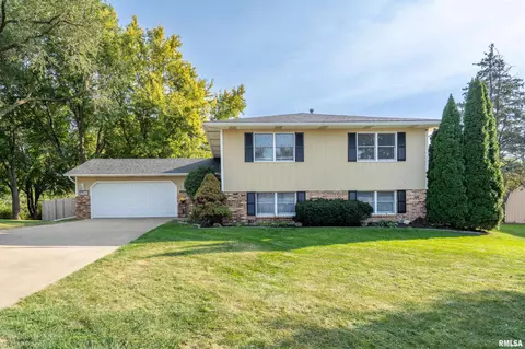 2535 E 50th St, Davenport, IA 52807
