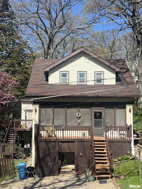111 Dewhurst Ave, Savanna, IL 61074