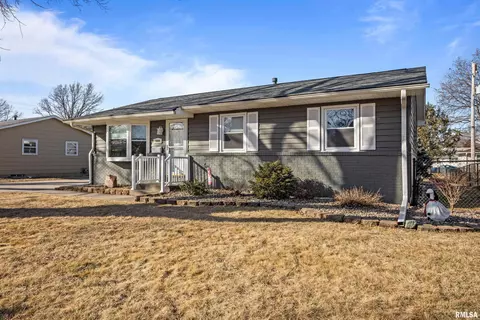 3804 N Lincoln Ave, Davenport, IA 52806
