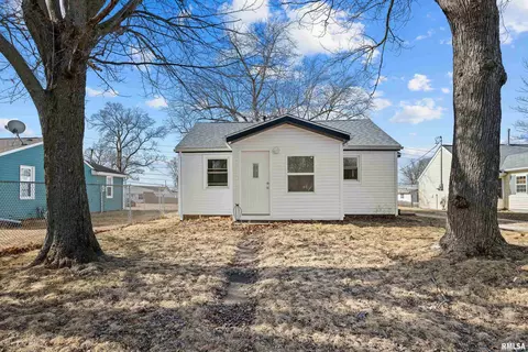 1017 7th St, Colona, IL 61241