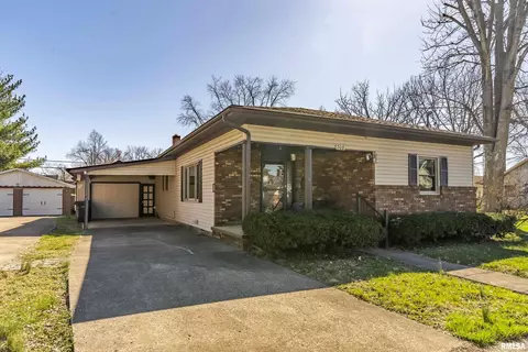 708 E Oak St, West Frankfort, IL 62896
