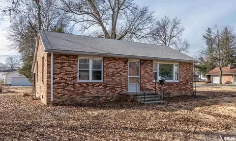 421 N 7th St, Herrin, IL 62948