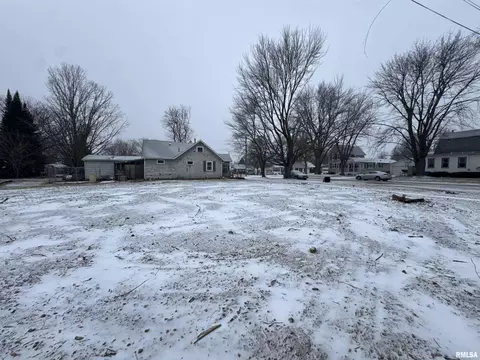401 S Hall St, Morrison, IL 62170 photo 3