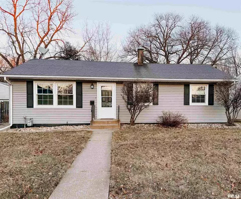 916 51st St, Moline, IL 61265