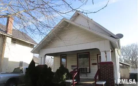 215 N Bluff Blvd, Clinton, IA 52732