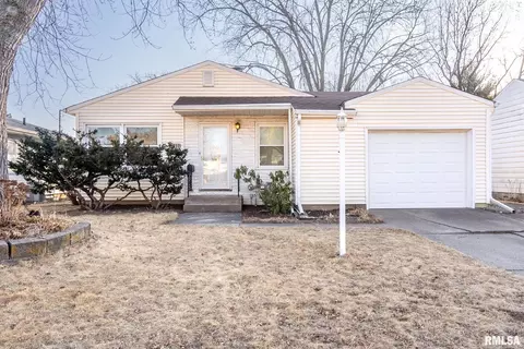 2521 Washington Ln, Davenport, IA 52804