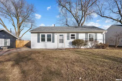 7407 Cedar St, Davenport, IA 52806