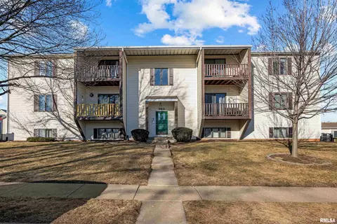 760 E Iowa St, Eldridge, IA 52748