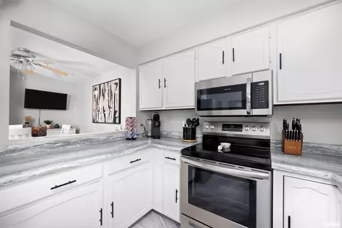 760 E Iowa St, Eldridge, IA 52748 photo 8