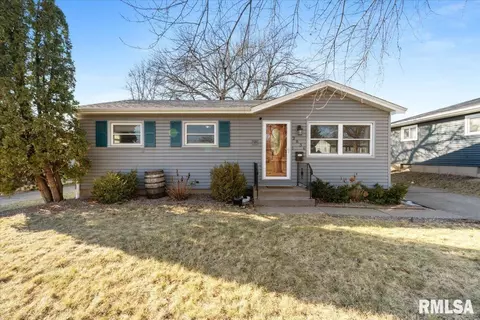 2836 Cypress Dr, Bettendorf, IA 52722