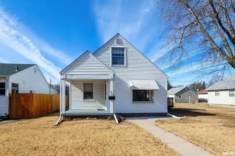 2521 33rd St, Moline, IL 61265