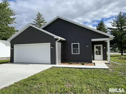 211 W Prairie St, Camp Point, IL 62320