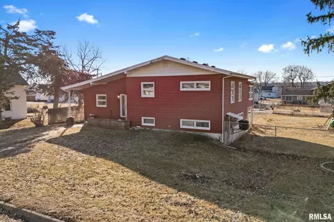 315 3rd St, Buffalo, IA 52728