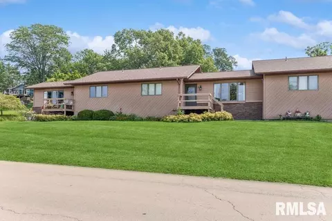 301 4th St, Fulton, IL 61252